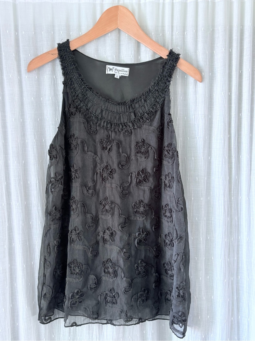 Papillon Blanc Black Embroidered Sleeveless Camisole